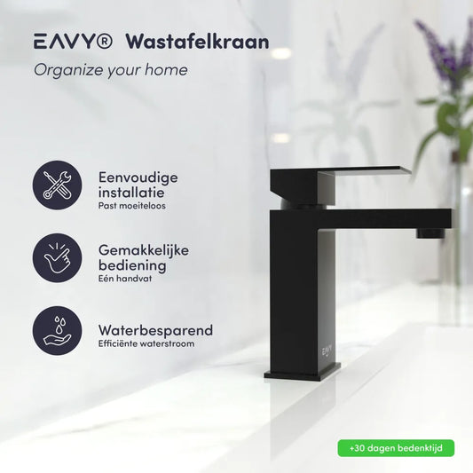 Zijaanzicht van EAVY zwarte wastafelkraan met elegante vormgeving
