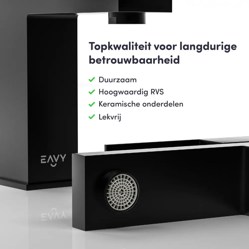 Detailopname van EAVY zwarte wastafelkraan met hoogwaardige afwerking